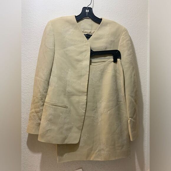 Vintage Emanuel Ungaro 2 pcs suit  Womens  Size 4/38 Cream Ivory  Wool rayon - Picture 1 of 14